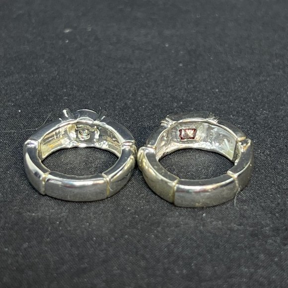 Pair of Silver Tone Stretch Rings Red And Blue Sz 8 (R310) - Picture 6 of 6